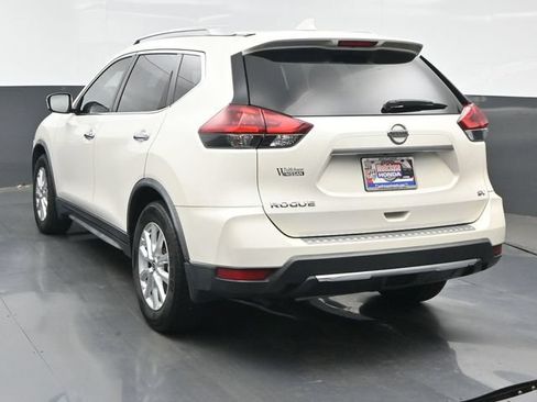 Used 2018 Nissan Rogue SV FWD image 4