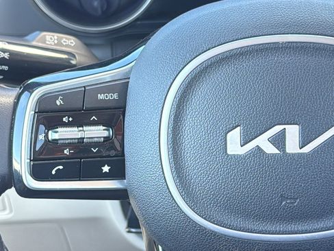 Used 2024 Kia Carnival LX image 21