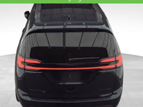 Used 2025 Chrysler Pacifica Limited FWD image 27