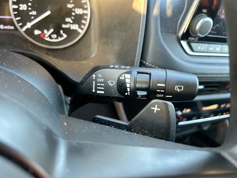 Used 2024 Nissan Rogue SV FWD image 19