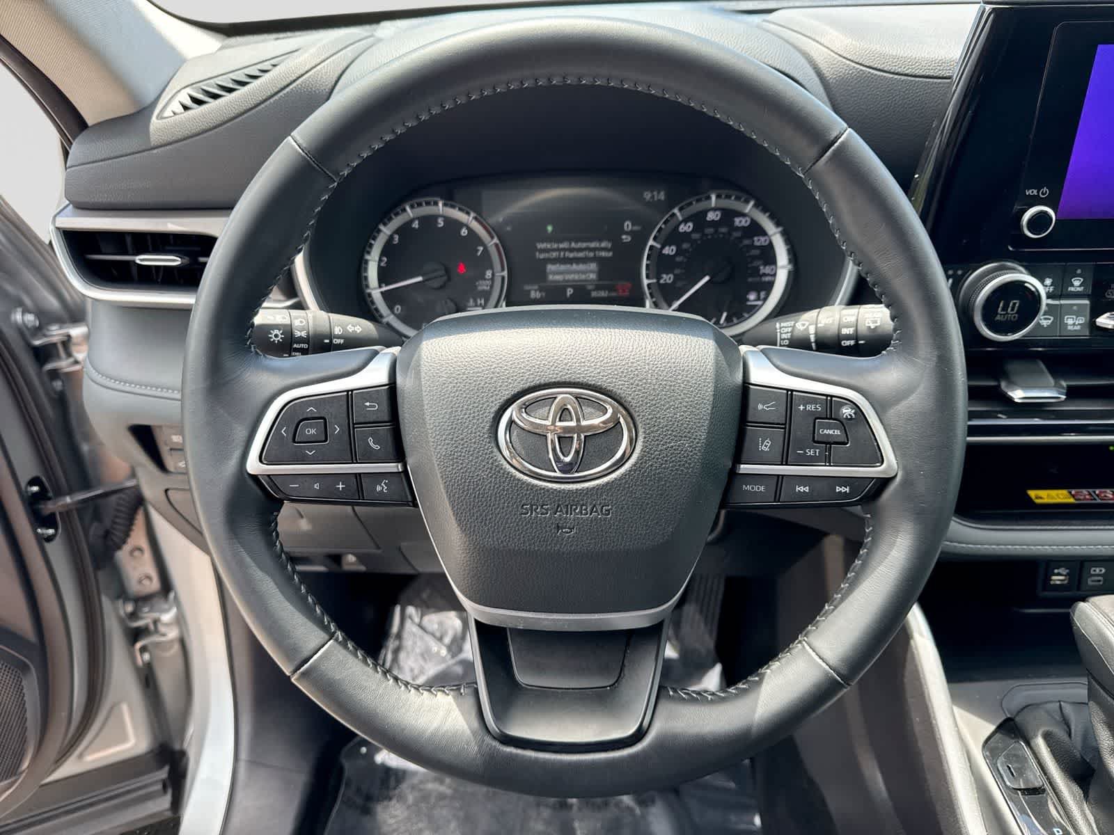 Used 2025 Toyota Highlander XLE FWD image 29