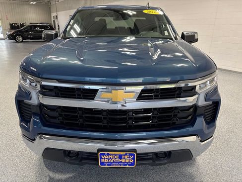 Used 2024 Chevrolet Silverado 1500 LT AWD/4WD image 2
