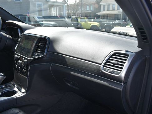 Used 2022 Jeep Grand Cherokee Limited w/ Tech Group image 32