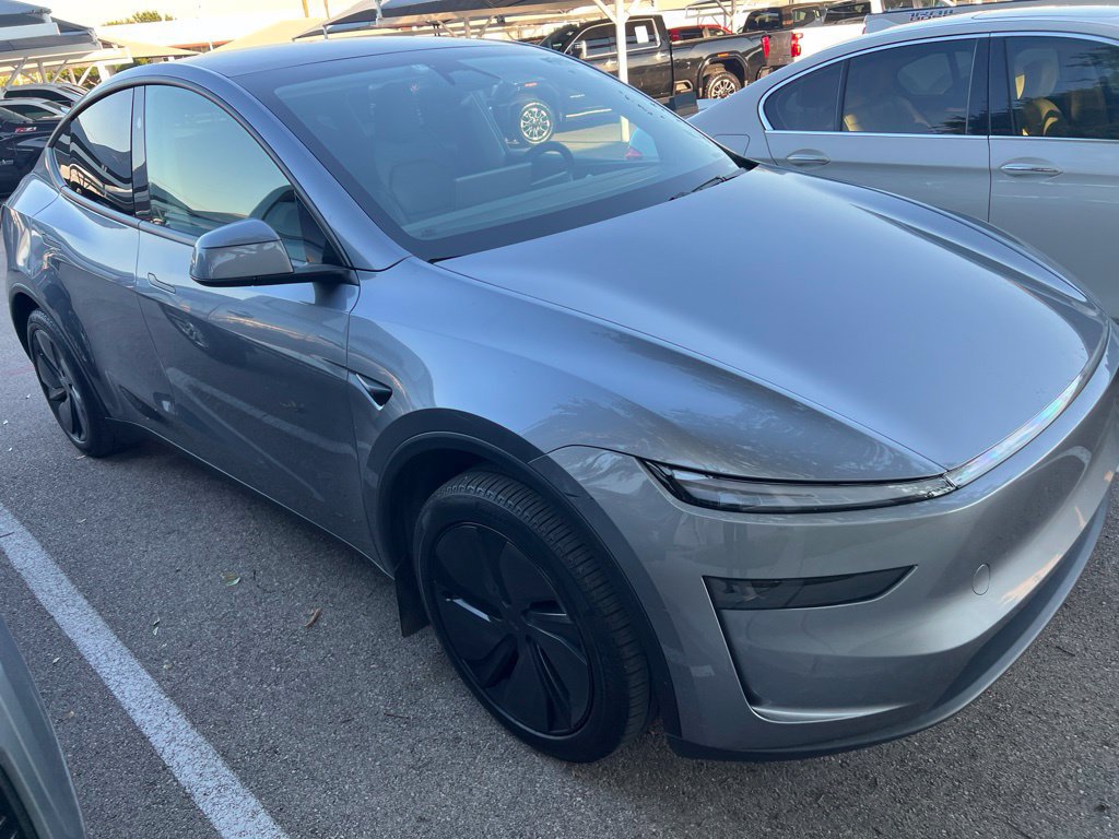 Used 2026 Tesla Model Y 2WD image 2