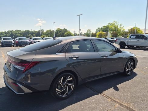 Used 2024 Hyundai Elantra Limited FWD image 4