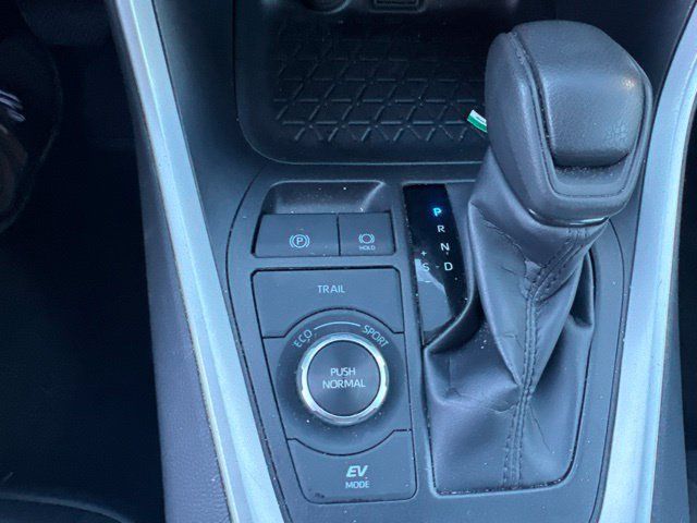 Used 2025 Toyota RAV4 XLE AWD/4WD image 12
