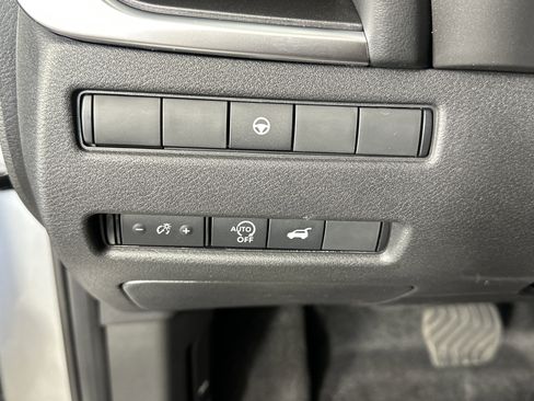 Certified 2025 Nissan Rogue SV image 26