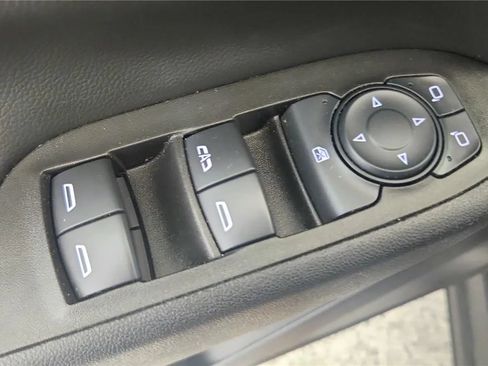 Used 2023 Chevrolet Equinox LT FWD image 31