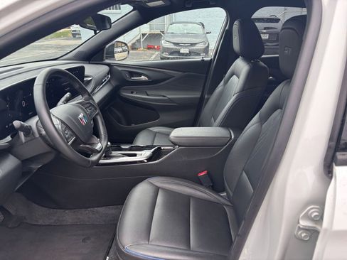 Used 2025 Buick Envista Sport Touring image 24