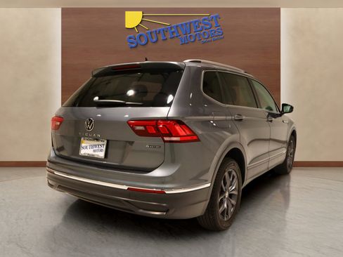 Used 2023 Volkswagen Tiguan SE image 4