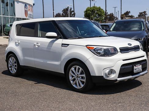 Used 2019 Kia Soul + w/ Audio Package FWD image 3