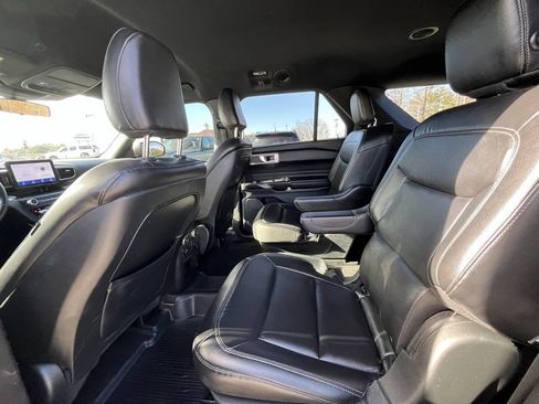 Used 2020 Ford Explorer XLT w/ Equipment Group 202A image 20
