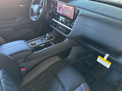 New 2026 Nissan Pathfinder Platinum AWD/4WD image 12