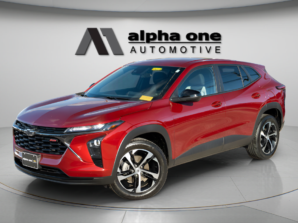 Used 2025 Chevrolet Trax RS FWD image 1