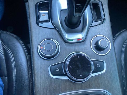 Used 2021 Alfa Romeo Stelvio Ti w/ Premium Package image 17