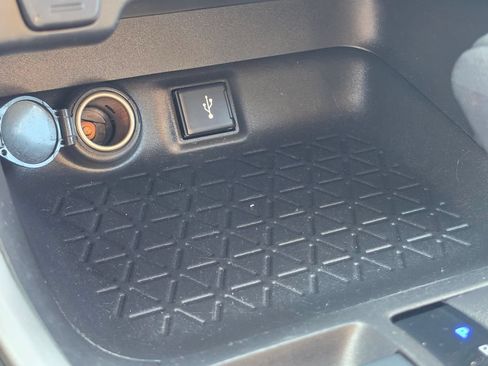 Used 2021 Toyota RAV4 LE AWD/4WD image 15
