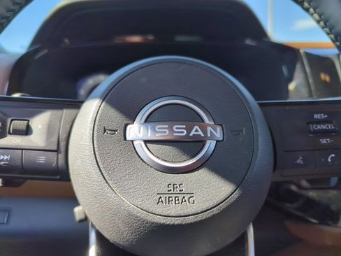 Used 2023 Nissan Pathfinder Platinum image 9