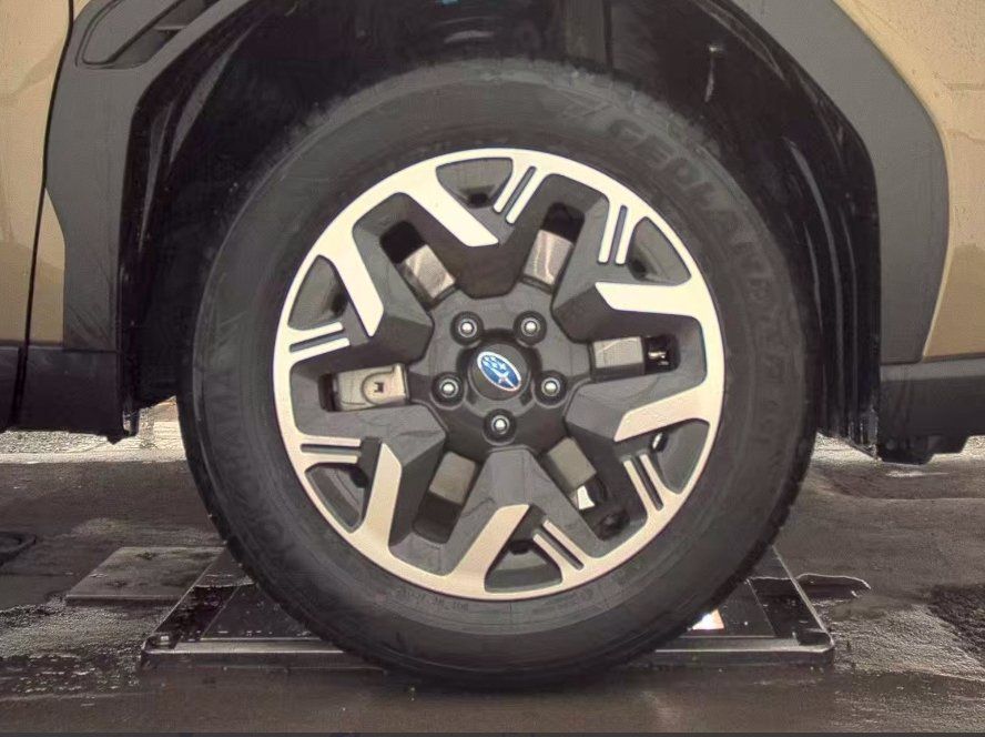 Used 2025 Subaru Forester Premium AWD/4WD image 17