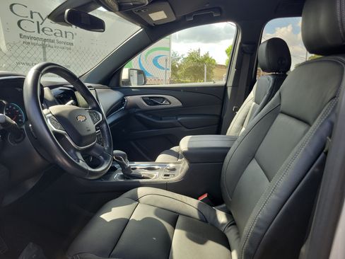 Used 2022 Chevrolet Traverse LT FWD image 10