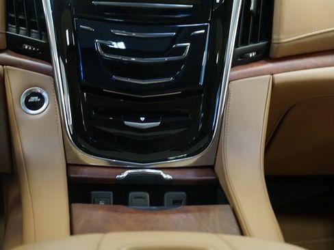 Used 2015 Cadillac Escalade Platinum image 14