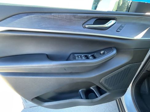 Used 2024 Jeep Grand Cherokee Limited image 28