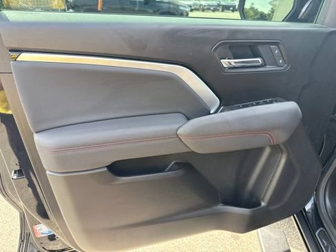 Used 2025 Chevrolet Colorado Z71 w/ Midnight Edition AWD/4WD image 18