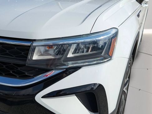 Certified 2023 Volkswagen Taos SE FWD image 8