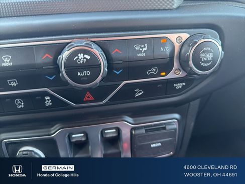 Used 2020 Jeep Wrangler Sport image 19