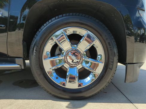 Used 2017 Chevrolet Suburban Premier RWD image 27