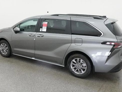 New 2026 Toyota Sienna XLE FWD image 12