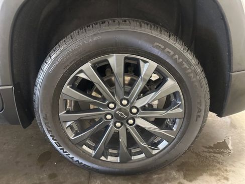 Used 2023 Chevrolet Traverse RS image 46