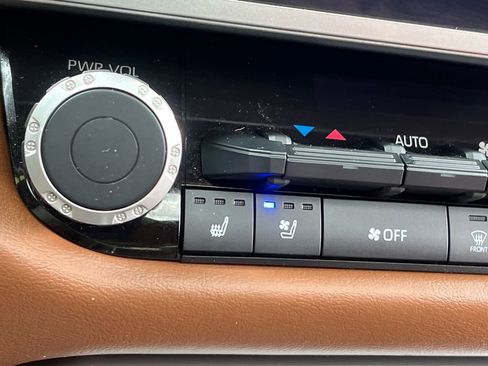 Certified 2025 Toyota Tundra 1794 Edition AWD/4WD image 30
