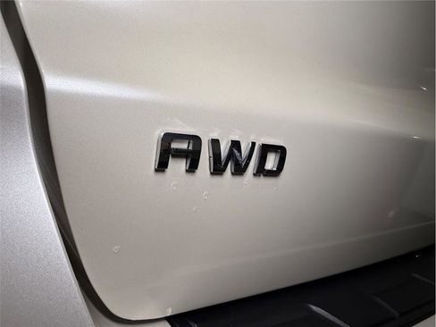 Used 2014 Chevrolet Traverse LT image 19