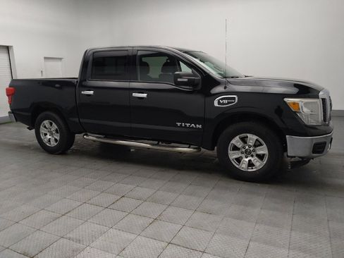 Used 2017 Nissan Titan SV image 11