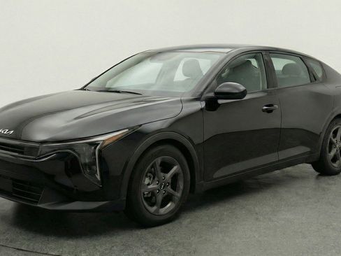 Used 2025 Kia K4 LXS image 2