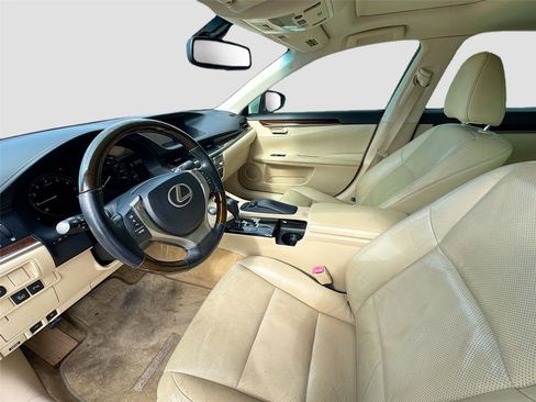 Used 2015 Lexus ES 350 w/ Luxury Package FWD image 6