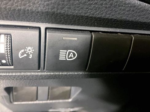 Used 2024 Toyota Corolla Cross LE FWD image 33
