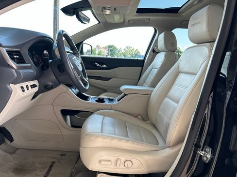 Used 2022 GMC Acadia Denali w/ Denali Ultimate Package FWD image 8