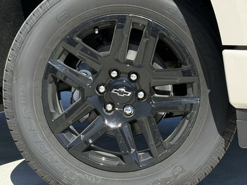 New 2026 Chevrolet Silverado 1500 Custom RWD image 9