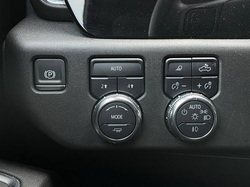 Used 2025 GMC Sierra 1500 SLT AWD/4WD image 14