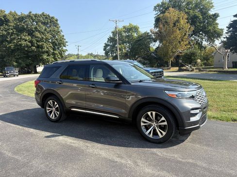Used 2020 Ford Explorer Platinum w/ Premium Technology Package AWD/4WD image 30