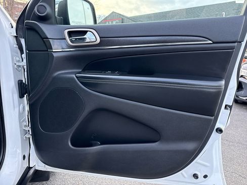 Used 2016 Jeep Grand Cherokee Limited image 28