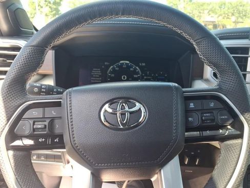 Used 2025 Toyota Sequoia Capstone AWD/4WD image 20