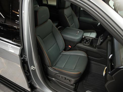 New 2026 GMC Yukon XL AT4 w/ AT4 Premium Plus Package AWD/4WD image 21