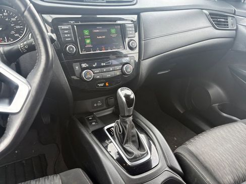 Used 2019 Nissan Rogue SV w/ Premium Package image 11