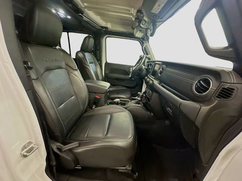 Used 2021 Jeep Wrangler Unlimited Sahara w/ Cold Weather Group AWD/4WD image 32
