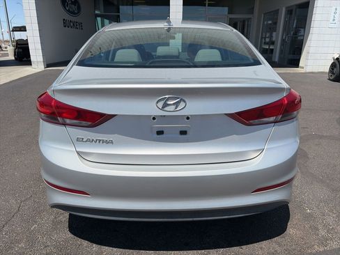 Used 2017 Hyundai Elantra SE FWD image 4