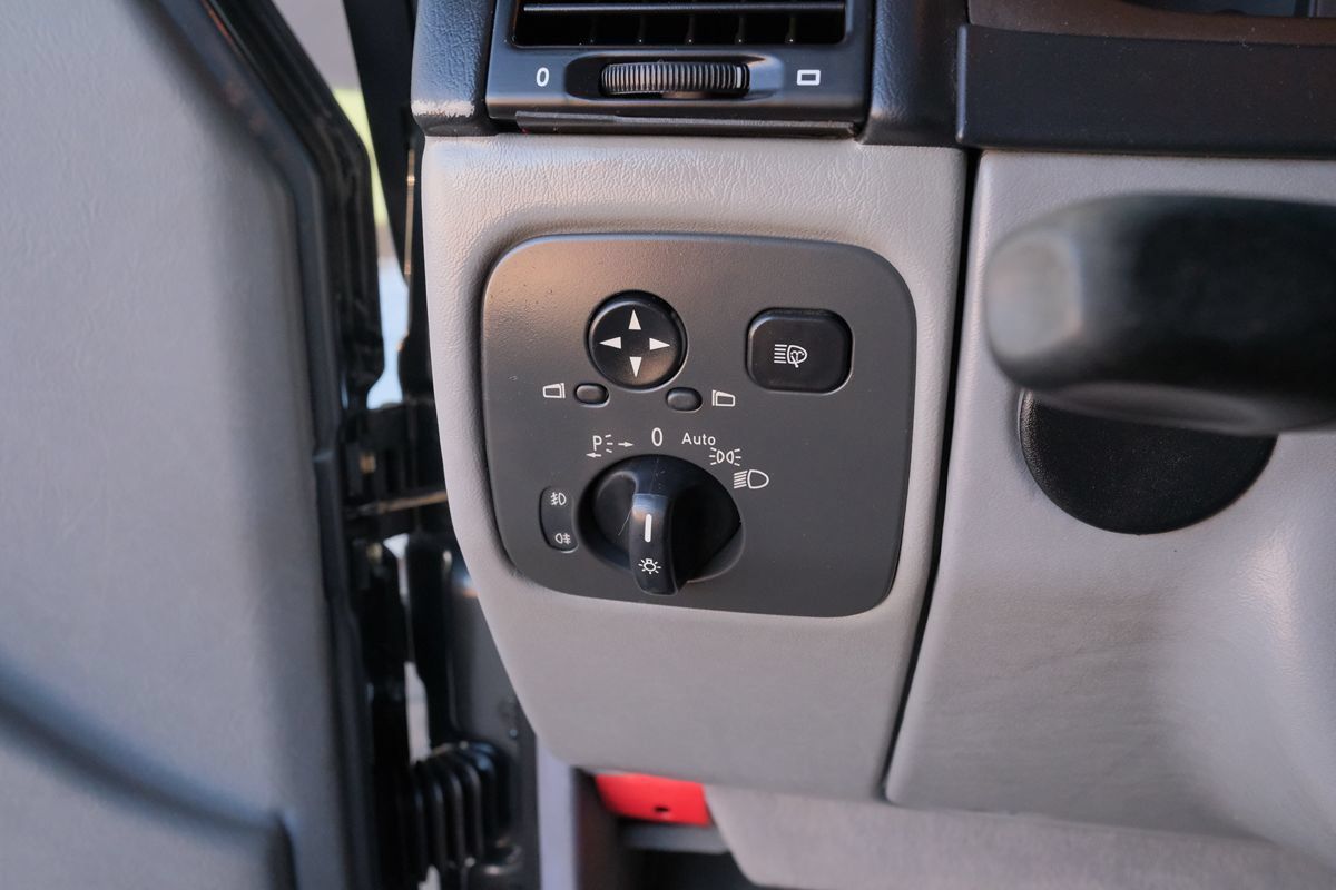 Used 2004 Mercedes-Benz G 500 image 12
