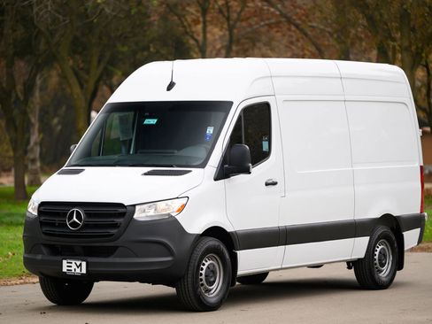 Used 2023 Mercedes-Benz Sprinter 2500 image 8