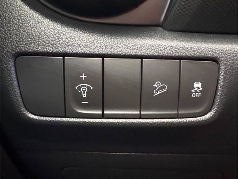 Used 2022 Hyundai Kona Limited AWD/4WD image 26
